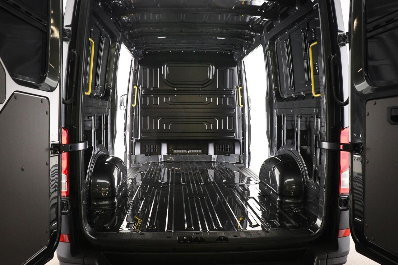 Volkswagen CRAFTER 35 2.0 TDI L3H2 Comfortline | 2 X SCHUIFDEUR | ERGO COMFORT | LED | CLIMA | DAB | CAMERA | STOELVERWARMING
