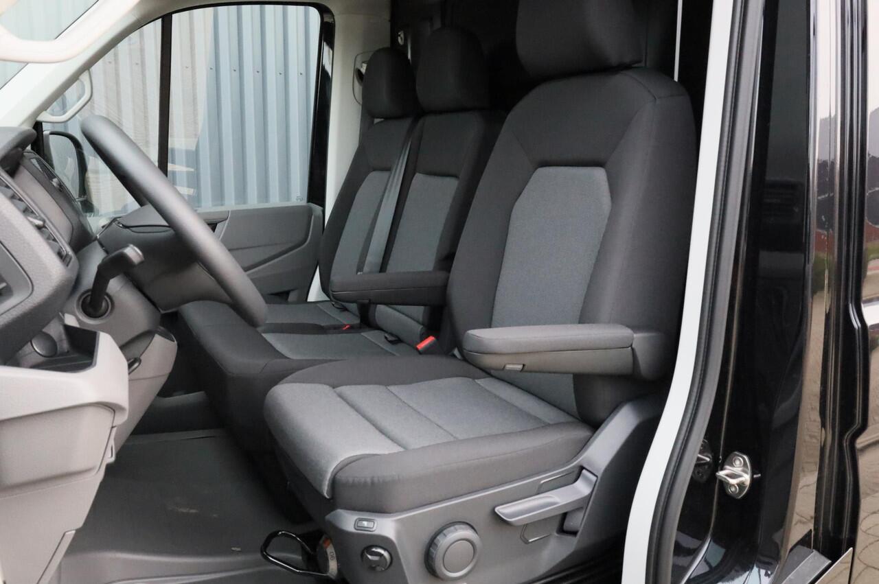 Volkswagen CRAFTER Exclusive L3H3 140PK GVW 3.5T BPM vrij | Achteruitrijcamera | LED koplampen | Navigatie | Stuurwiel verwarmd | Park Assist | Trekhaak | Climatronic | Adaptive Cruise Control | Apple CarPlay / Android auto | DAB | 17 inch lichtmetalen velgen | Grootlichtas