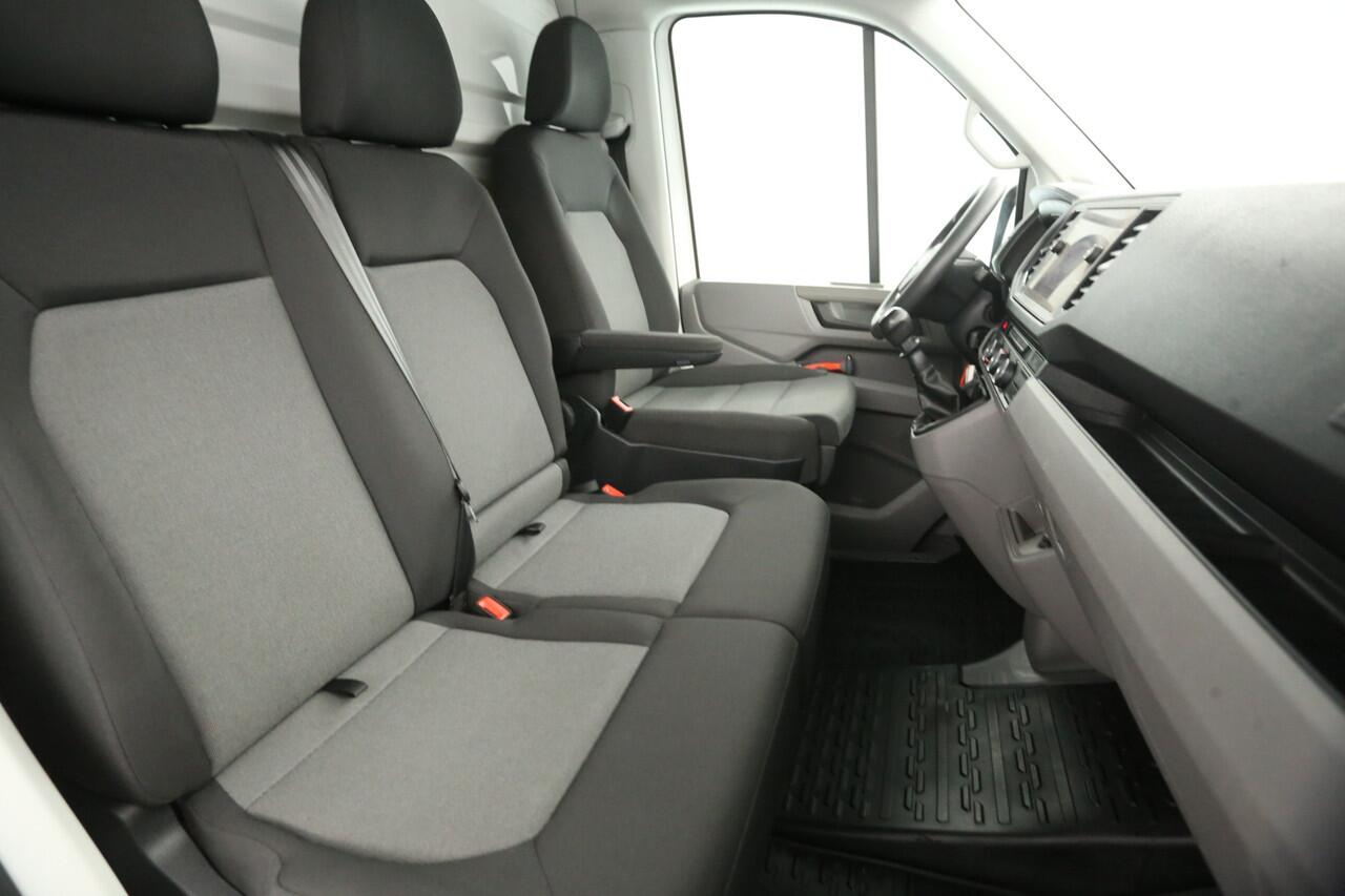 Volkswagen CRAFTER 35 2.0 TDI | Bakwagen | Laadklep | Zijdeur | 3000KG Trekgew. | 3-Zits | Airco | Cruise | Carplay