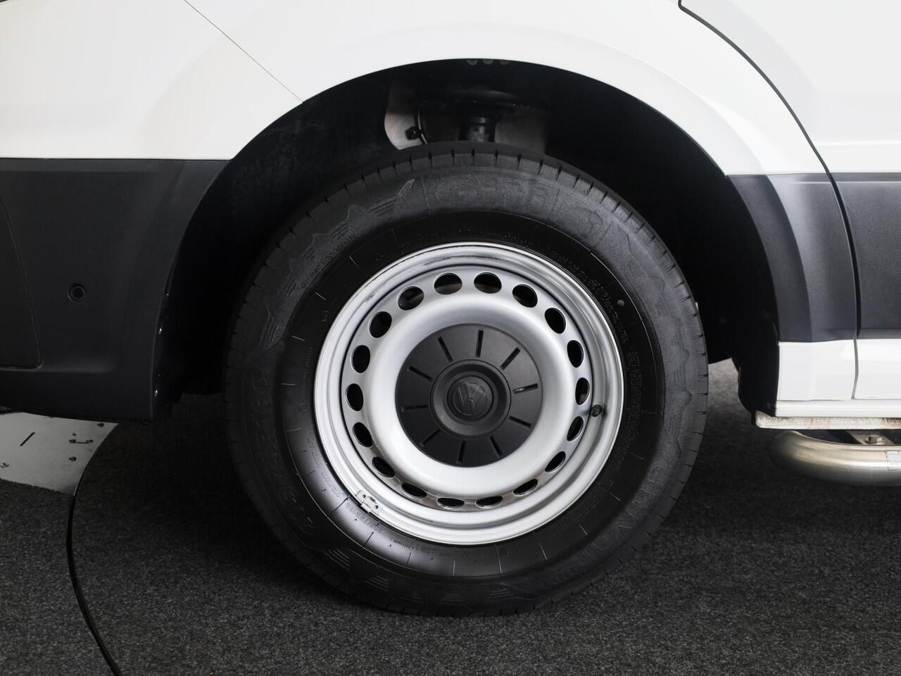 Volkswagen CRAFTER 35 2.0 TDI L3H3 Exclusive EURO VI | Automaat 140 pk | Navi |