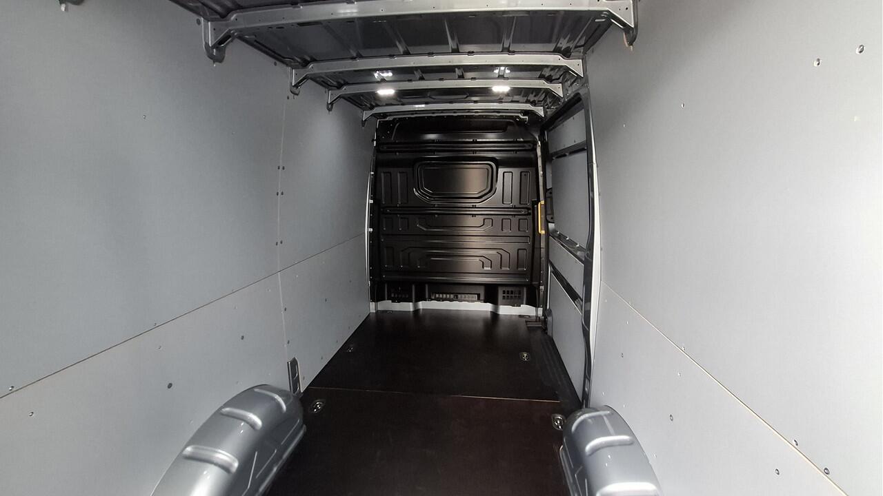 Volkswagen CRAFTER 35 2.0 TDI L3H3 Exclusive 177 pk Automaat / BPM VRIJ !!