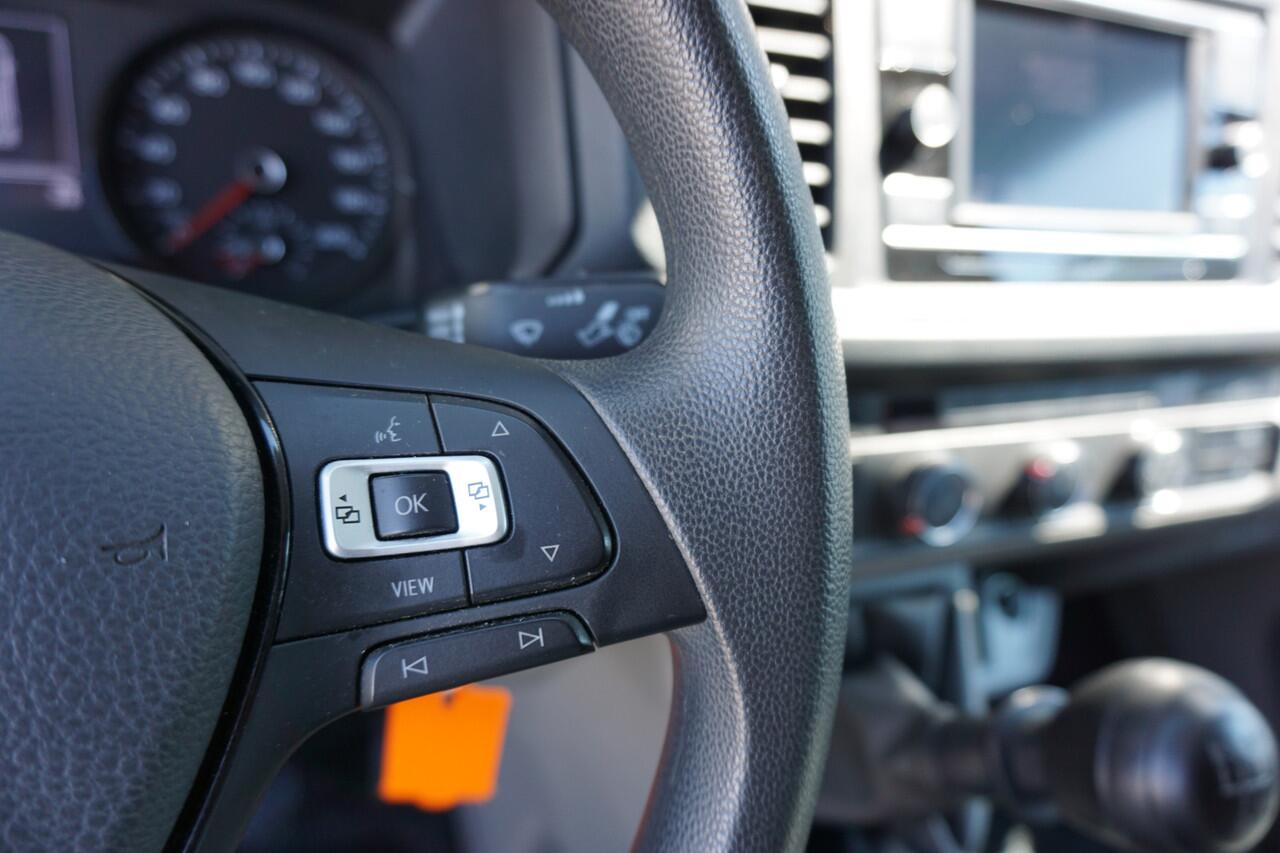 Volkswagen CRAFTER 140PK L3H3/L2H2 Highline Apple Carplay Camera Trekhaak Parkeersensoren Sidebars Voorruitverwarming