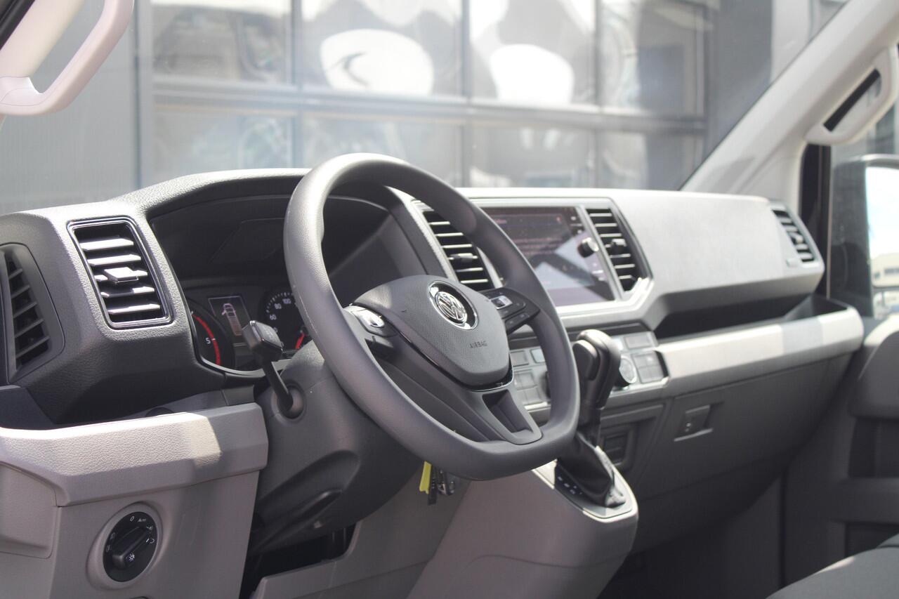 Volkswagen CRAFTER 35 2.0 TDI L3H3 177pk - 2x Schuifdeur - LED - Trekhaak - Navigatie - DAB - Geveerde stoel - Camera - Stoelverwarming - Rijklaar