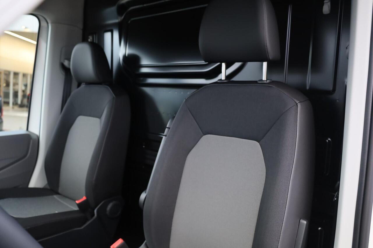 Volkswagen CRAFTER 30 2.0 TDI L3H3 Trendline 140PK / 103kW, BPM vrij, achteruitrijcamera, navigatie- en multimediapakket, achterdeuren met vergrote openingshoek, cruise control, LED-laadruimteverlichting, middelhoog dak (h3), stoelbekleding stof robuust "marathon", parkeers