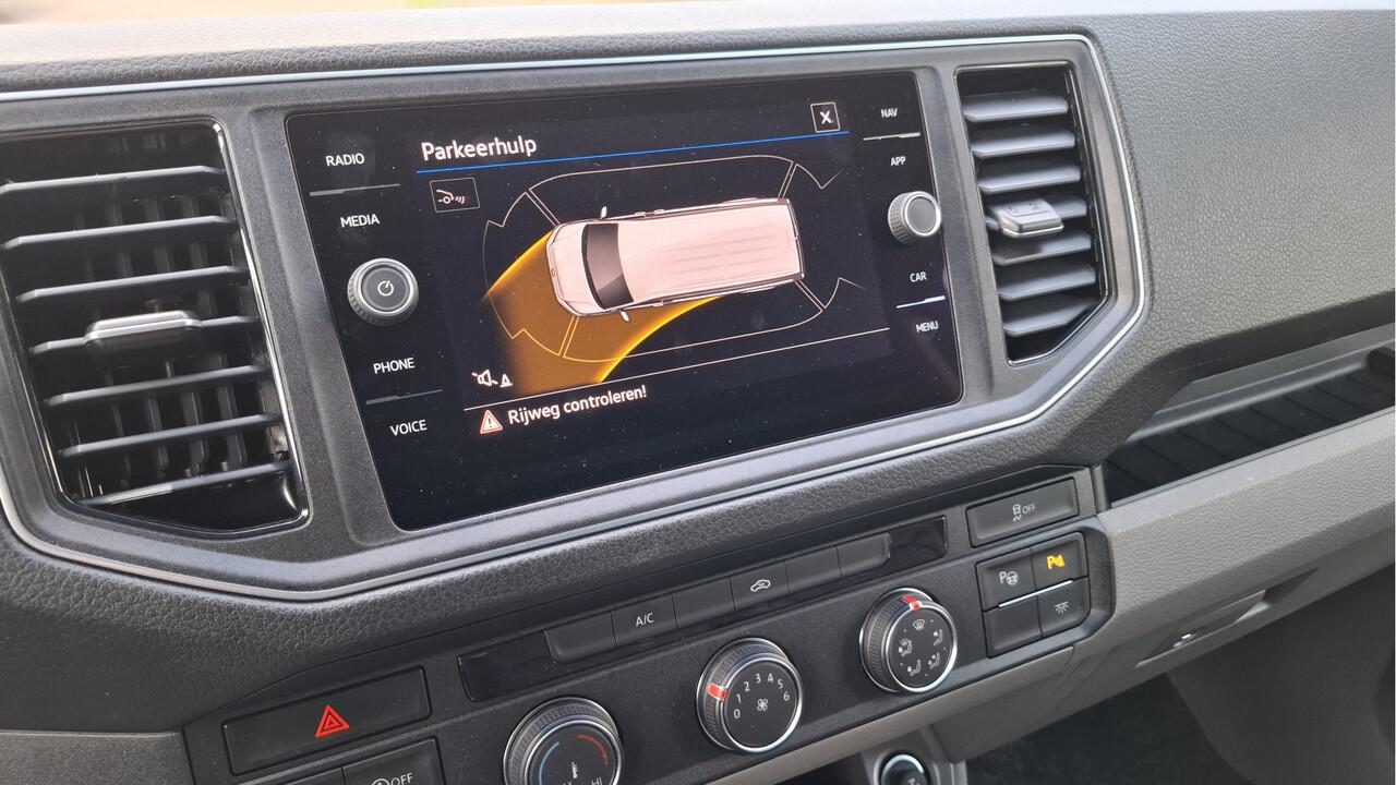 Volkswagen CRAFTER 35 2.0 TDI L3H3 75 Edition 177 pk - Trekhaak / Camera / Leder / LED