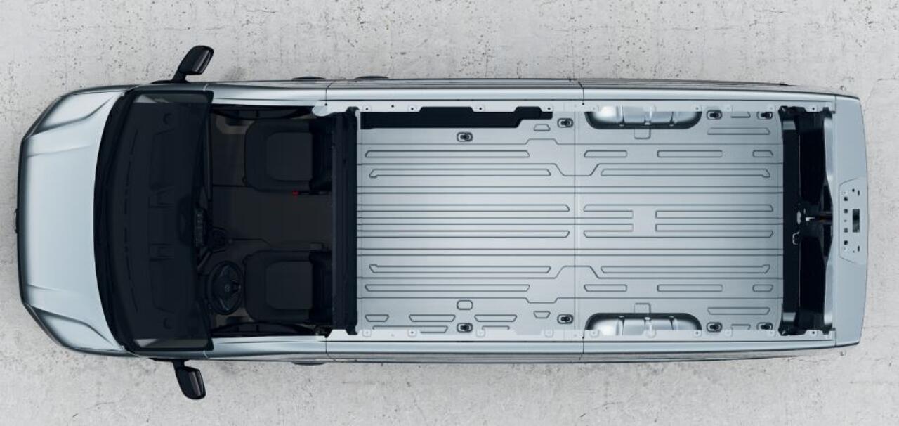 Volkswagen CRAFTER 30 2.0 TDI L3H3 Trendline / Trekhaak / Cruise control / Automatische airco /