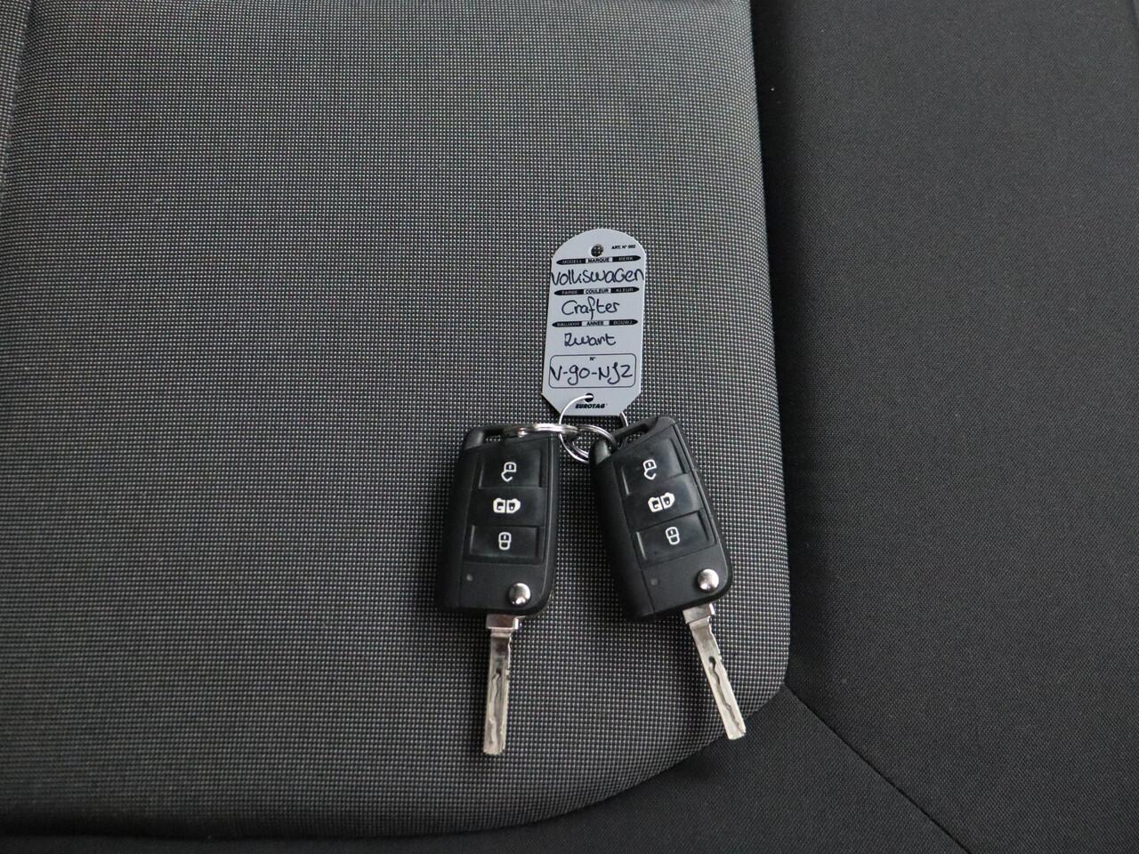 Volkswagen CRAFTER 2.0TDI 177PK DSG Automaat L5H3 XXL | Led | Luchtvering | Navigatie | Camera | 3-Persoons | Betimmering | Airco | Cruise