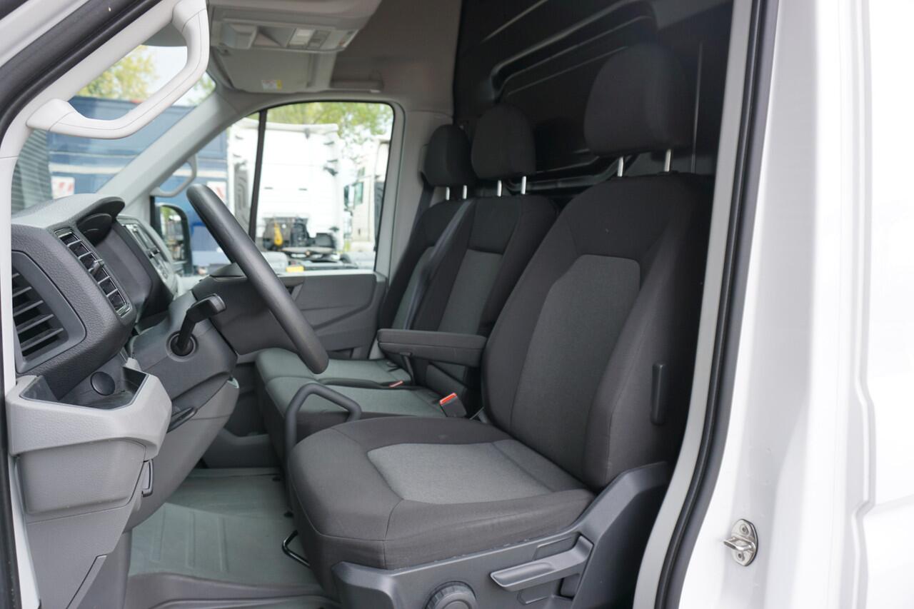 Volkswagen CRAFTER 35 163PK Automaat RWD L3H3/L2H2 Apple Carplay 3,5T Trekhaak Camera Clima Stoelverwarming