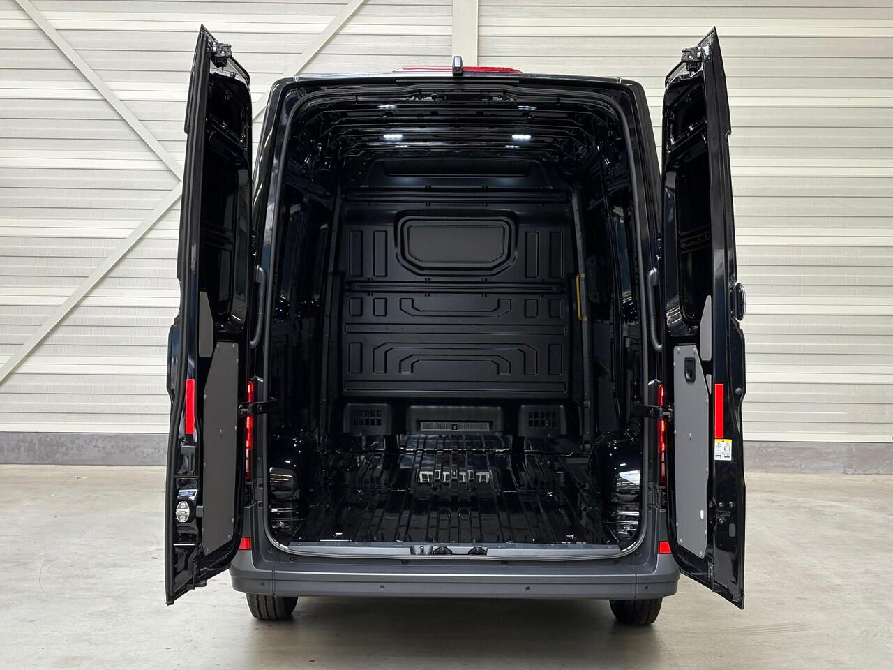 Volkswagen CRAFTER GP 30 2.0 TDI L3H3 Highline Facelift BPM VRIJ Led, Navi, Cam, Ergo comfort