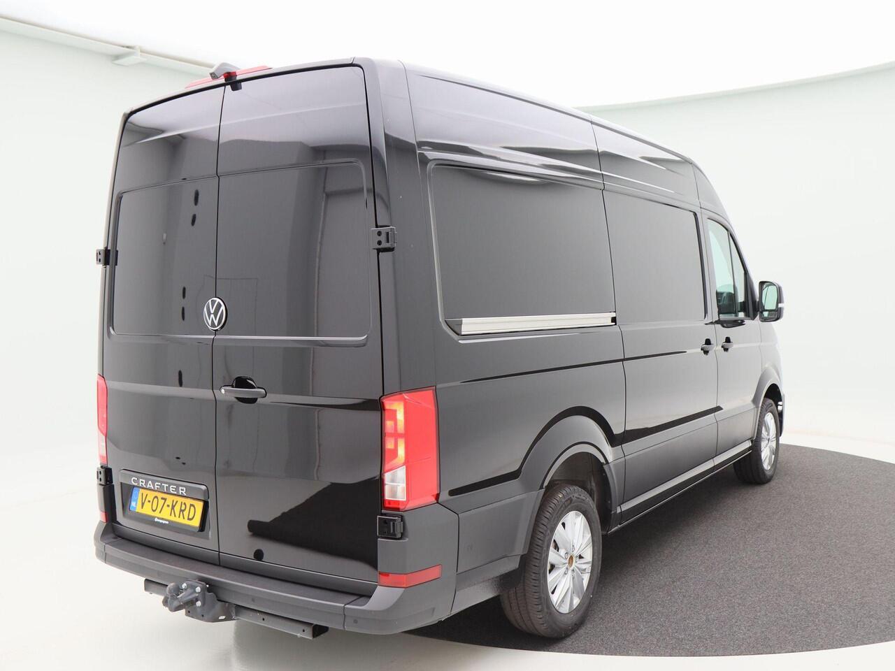 Volkswagen CRAFTER 35 2.0 TDI 140 PK L3H3 Exclusive | V-07-KRD | Automaat | Bijrijdersbank | Cruise control adaptief | Trekhaak | Navigatie-pakket | BPM Vrij!