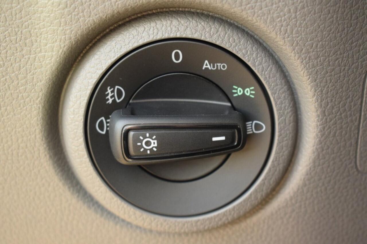 Volkswagen CRAFTER 2.0 TDI L3H3 Highline 140 PK LED TREKHAAK NAVI BETIMMERING