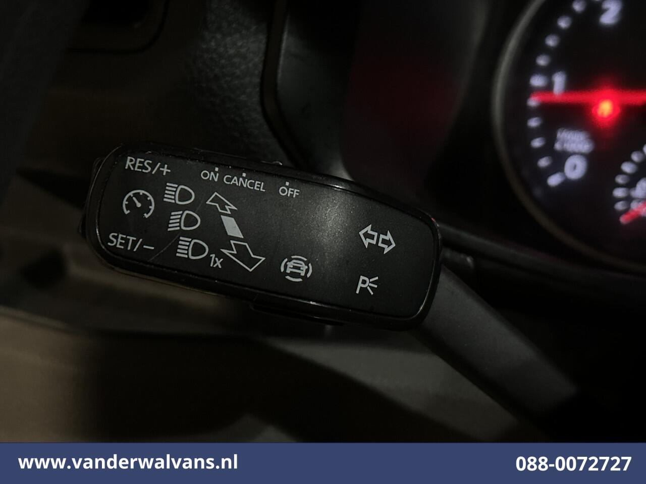 Volkswagen CRAFTER 2.0 TDI 141pk L3H3 (L2H2) Euro6 Airco | Massagestoel | Camera | Apple Carplay | Cruisecontrol Chauffeursstoel, Android Auto, 2800kg trekvermogen