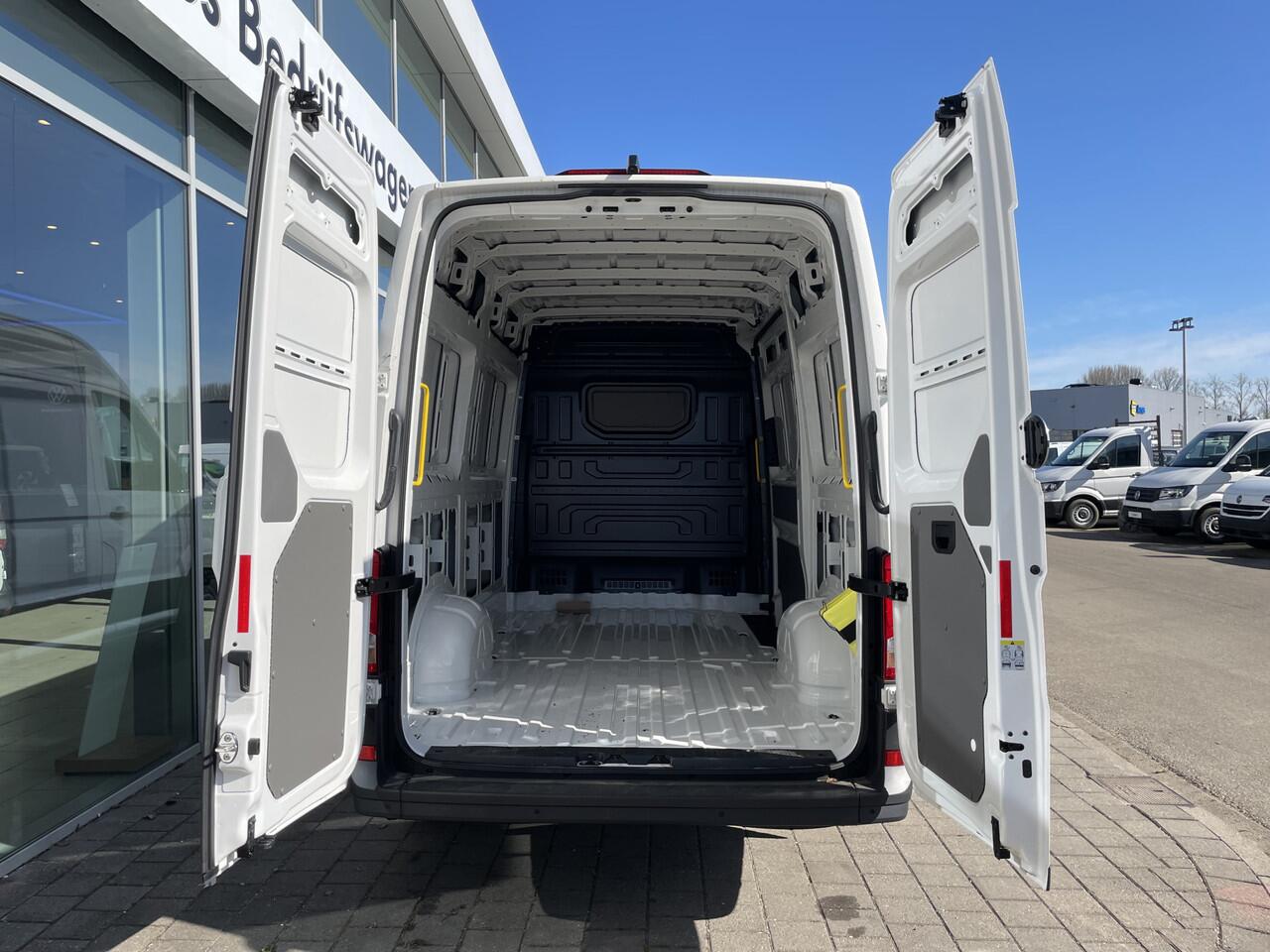 Volkswagen CRAFTER 35 2.0 TDI L3H3 Trendline 140PK hand