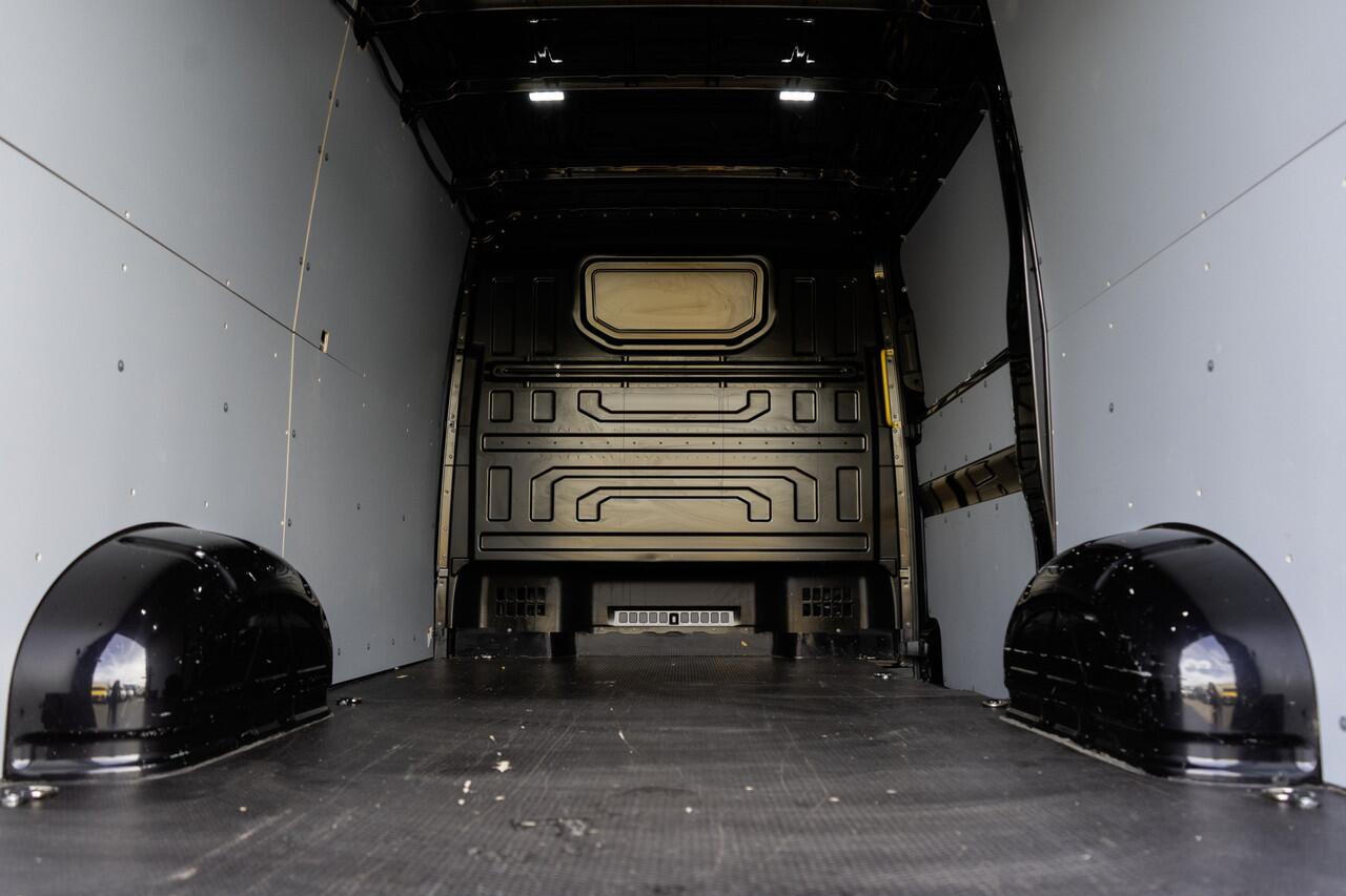 Volkswagen CRAFTER 2.0TDI 140PK 30 TDI | L3H2 | NW Model | Navi | CarPlay | Camera | Cruise | Climate | PDC | Euro 6