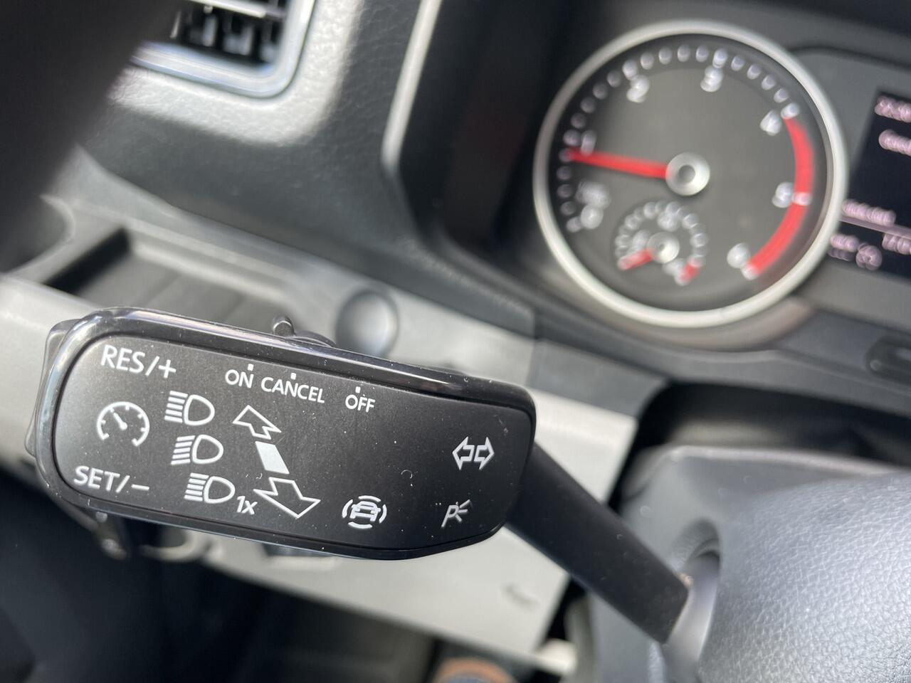 Volkswagen CRAFTER 35 2.0 TDI L4H3 Highline Airco - parkeersensoren achter - cruise control - zijschuifdeur rechts - tussenschot volledig - Ideaal voor camper