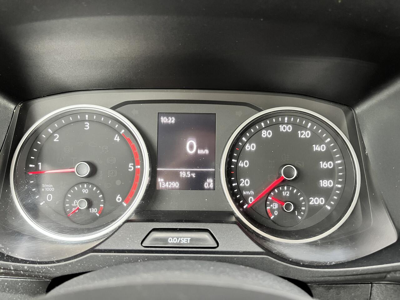 Volkswagen CRAFTER 35 2.0 TDI L3 DC Airco Cruise controle Euro 6 Pick-up Telefoonverbinding Voorruit verwarming 6-persoons Open laadbak Pick-up p-up Bakwagen 1e eigenaar