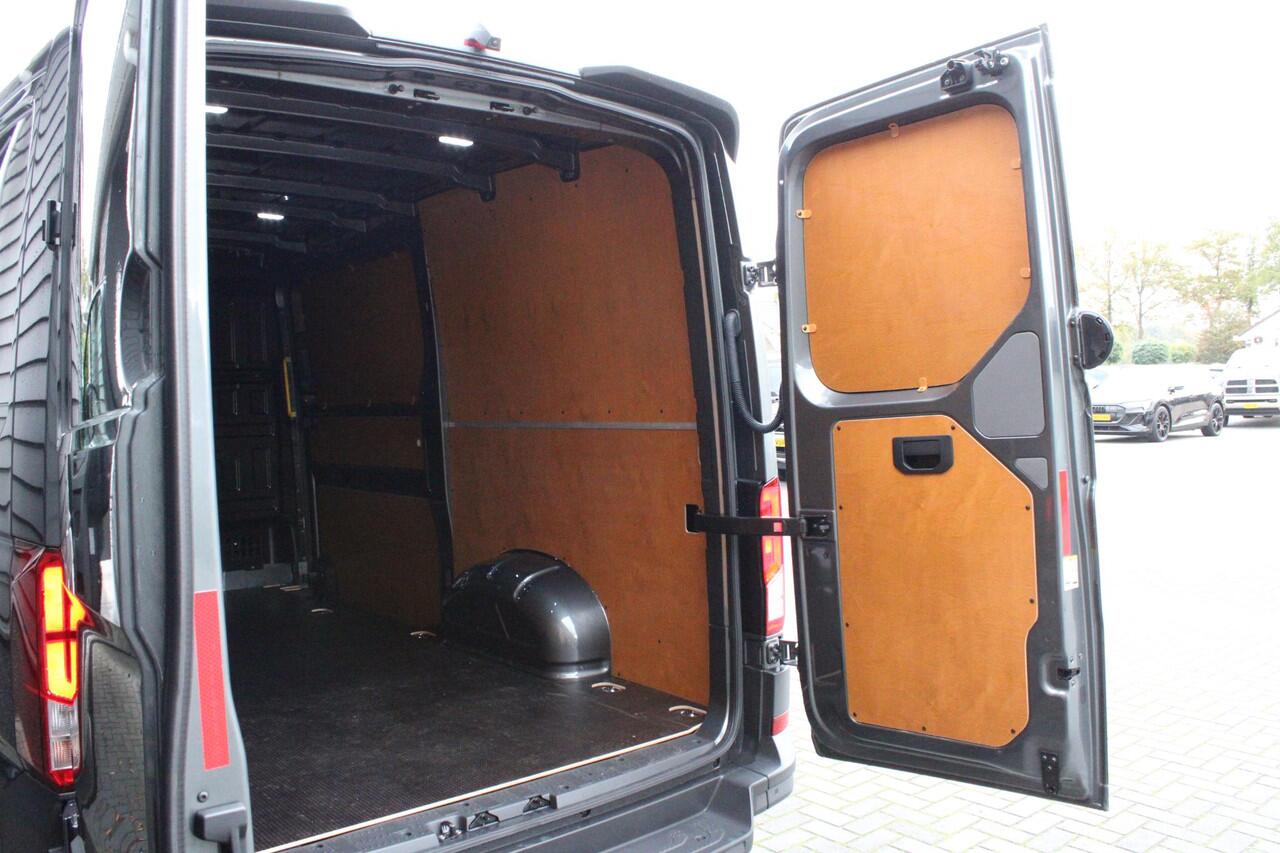 Volkswagen CRAFTER Facelift 30 2.0 TDI 177pk DSG L3H2 Exclusive Facelift Trekhaak Camera Stoelverwarming Led Navigatie