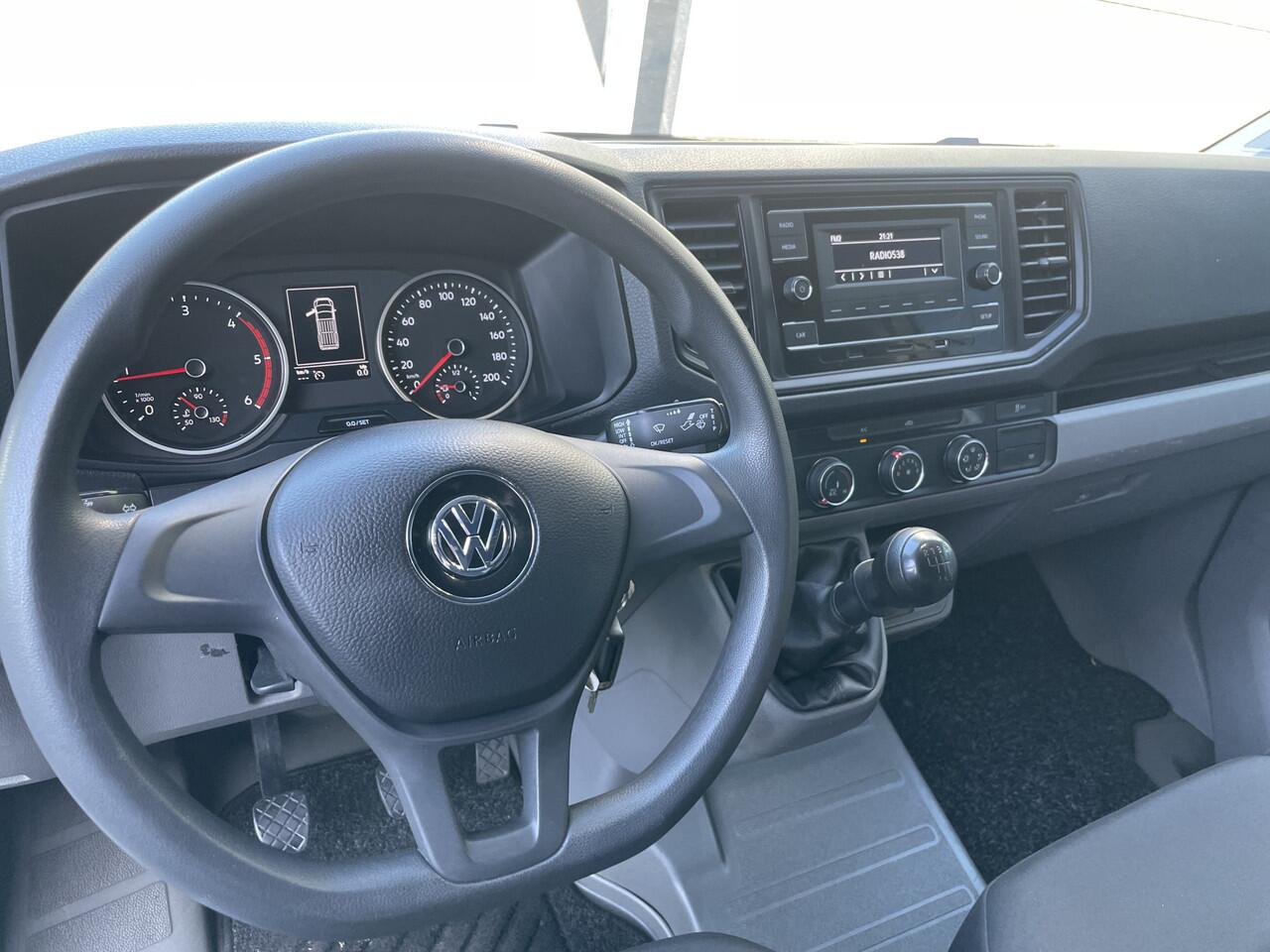 Volkswagen CRAFTER 35 2.0 TDI L4H3 Highline Airco - parkeersensoren achter - cruise control - zijschuifdeur rechts - tussenschot volledig - Ideaal voor camper