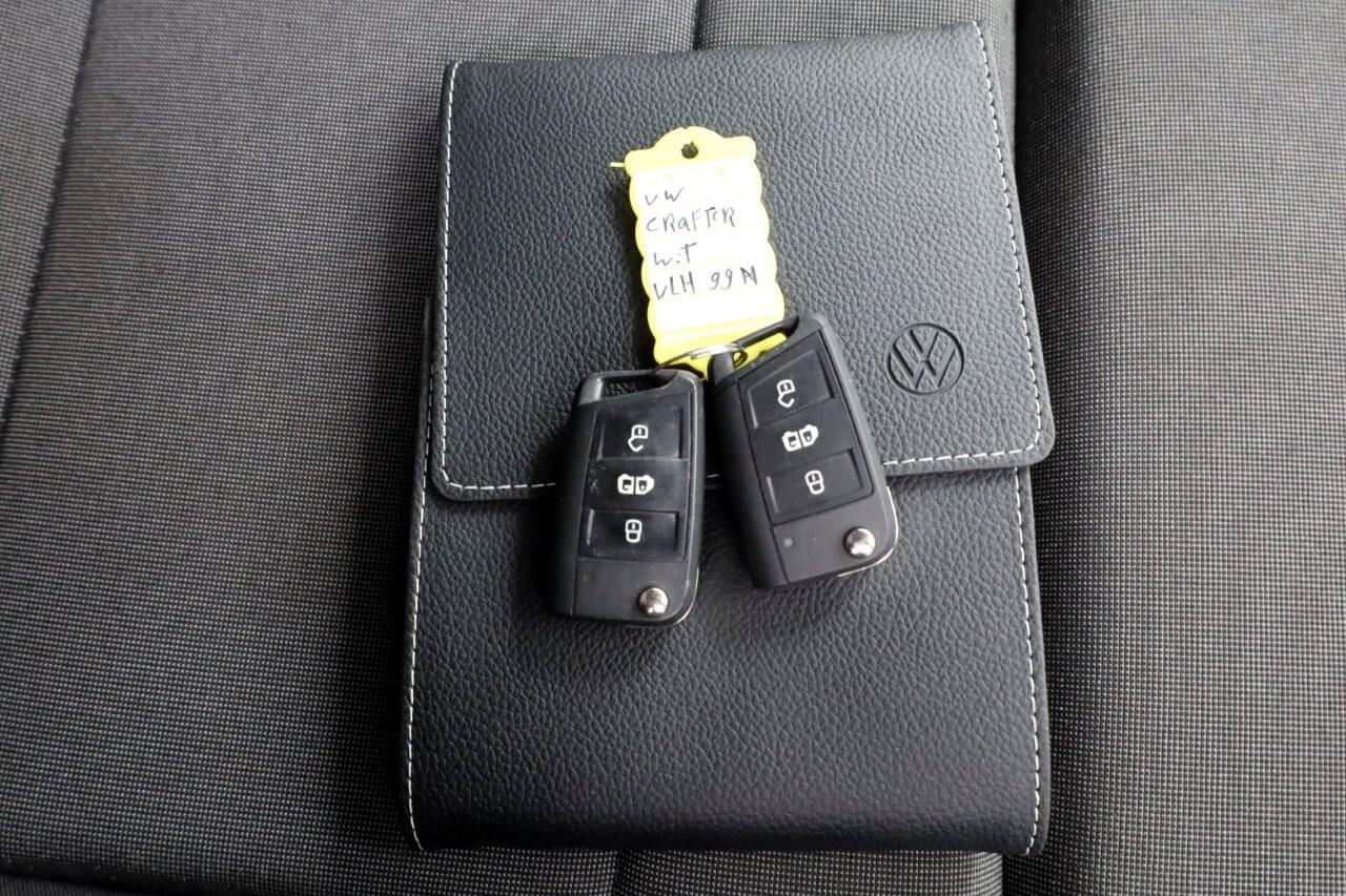 Volkswagen CRAFTER 35 2.0 TDI 140pk RWD L3H3 (L2H2) Comfortline Navi/Camera 08-2021