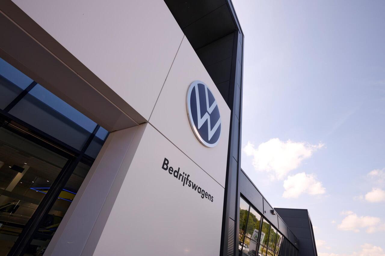 Volkswagen CRAFTER 35 2.0 TDI 177pk L3H3 Highline | Geveerde stoel | Cruise Control | Verwarmbare voorruit | Apple Carplay / Android Auto | Excl. kosten rijklaarmaken |