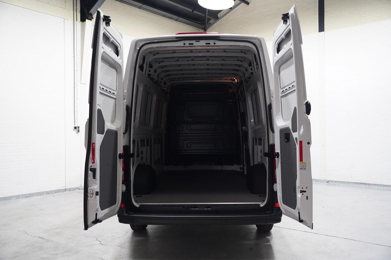 Volkswagen CRAFTER 2.0 TDI 140 pk L4H3 DSG Aut. Navi Cruise Control, PDC V+A, Houten Laadvloer, 3-Zits, Nieuw