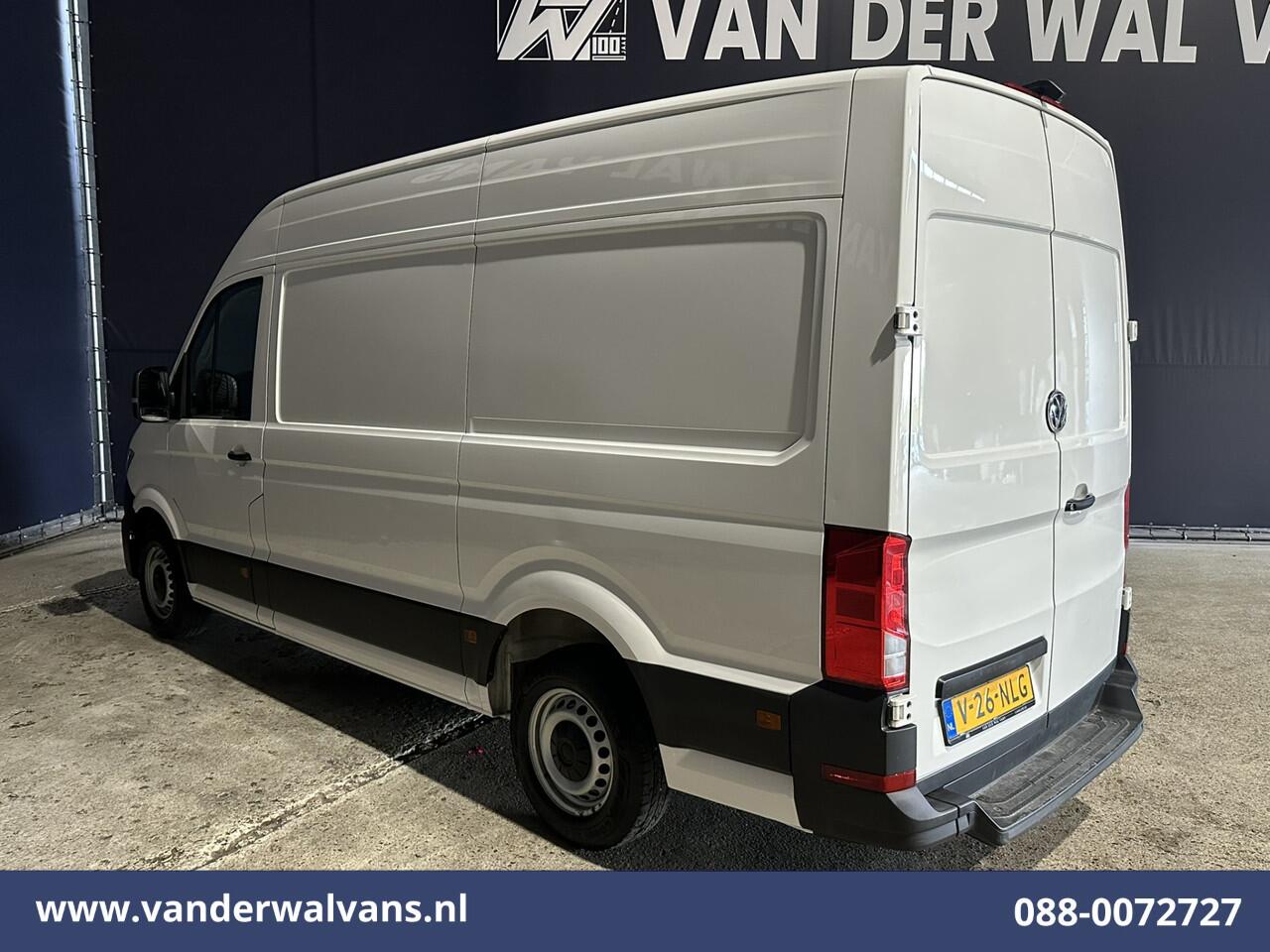 Volkswagen CRAFTER 2.0 TDI 141pk L3H3 L2H2 Euro6 Airco | Camera | Apple Carplay | Android Auto | Cruisecontrol | Massagestoel Chauffeursstoel, 2800kg trekvermogen