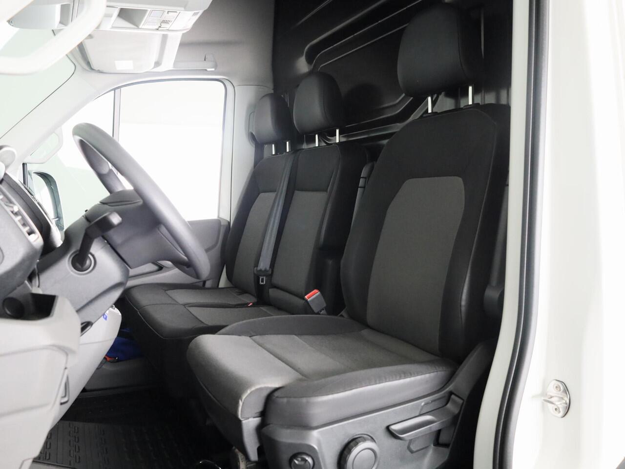 Volkswagen CRAFTER 35 2.0 TDI L3H3 Exclusive EURO VI | Automaat 140 pk | Navi |