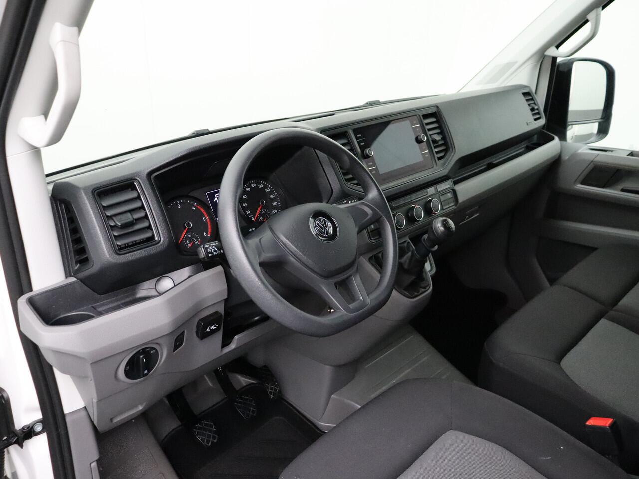 Volkswagen CRAFTER 2.0TDI L3H3 | Imperiaal | Trekhaak | Navigatie | Airco | Cruise | 3-Persoons | Betimmering