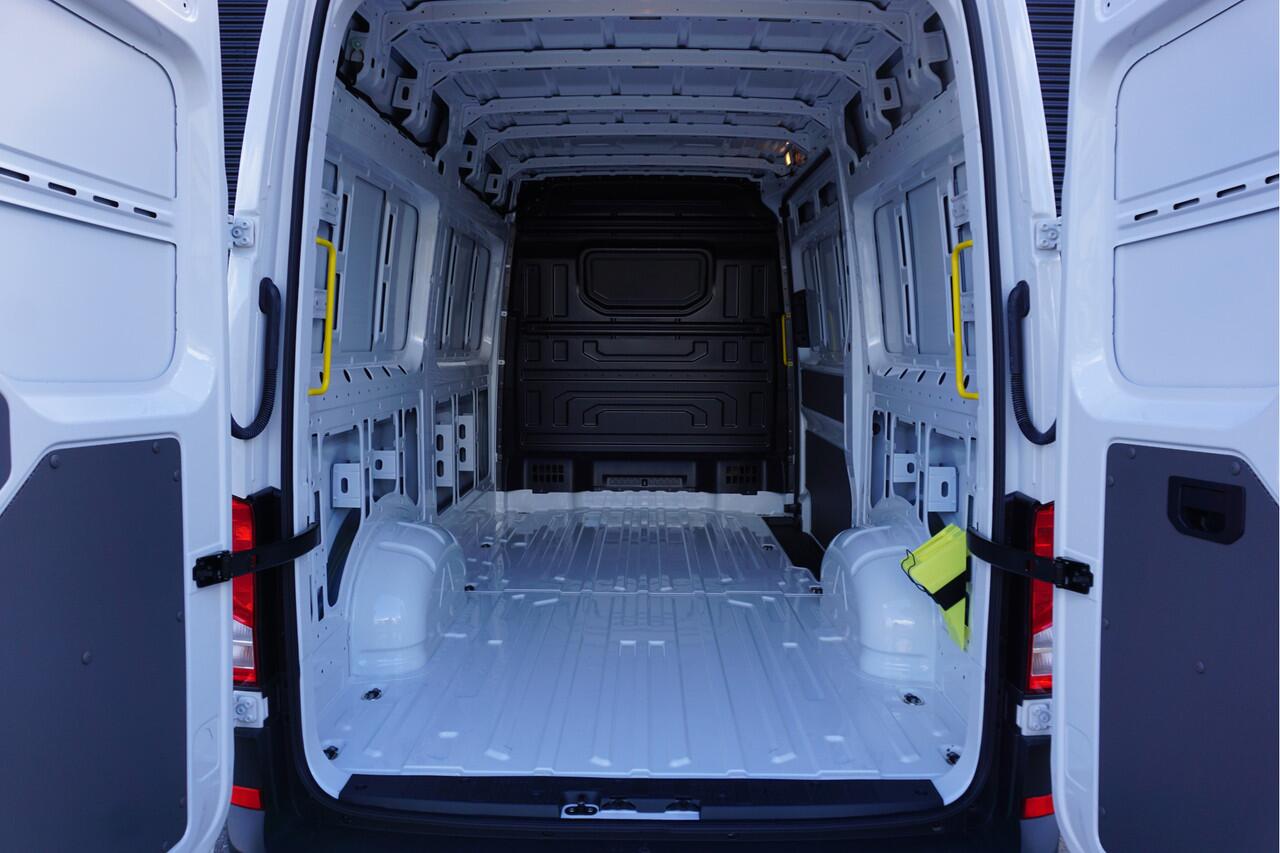 Volkswagen CRAFTER 35 177PK L3H3/L2H2 Facelift Apple Carplay Camera Cruise Control LED