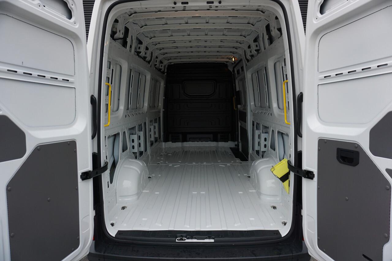 Volkswagen CRAFTER 35 177PK L4H3/L3H2 Apple Carplay Cruise Camera LED ErgoActive stoel 270 Graden Deuren