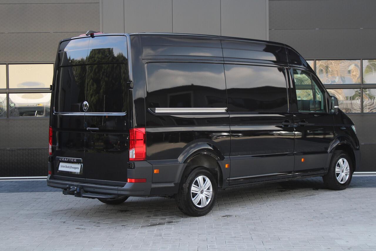 Volkswagen CRAFTER 35 2.0 TDI L3H3 177pk - Facelift - Navigatie - LED - Geveerde stoel - Virtual cockpit - Camera - Trekhaak - Stoelverwarming - Rijklaar