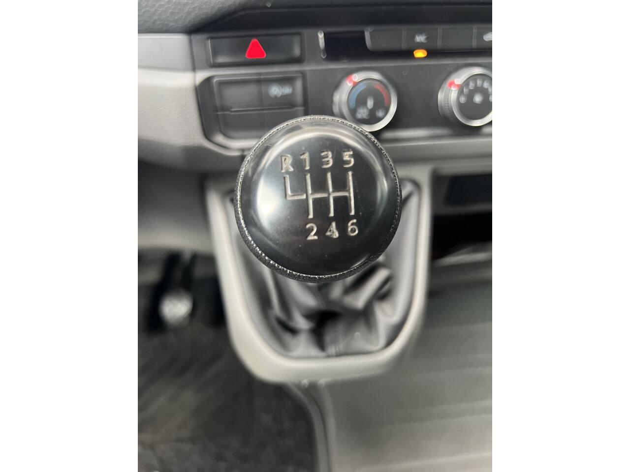 Volkswagen CRAFTER 35 2.0 TDI L4 Comfortline | BAKWAGEN / MEUBELBAK | LAADKLEP