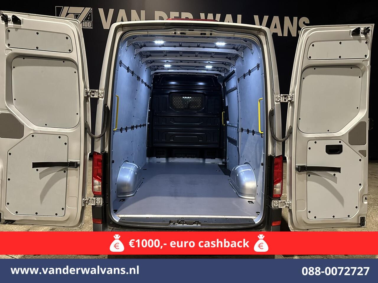 Volkswagen CRAFTER 2.0 TDI 141pk L3H3 L2H2 Euro6 Airco | Navigatie | Apple Carplay | Cruisecontrol Android Auto, Bijrijdersbank, 3000kg trekvermogen, zilver