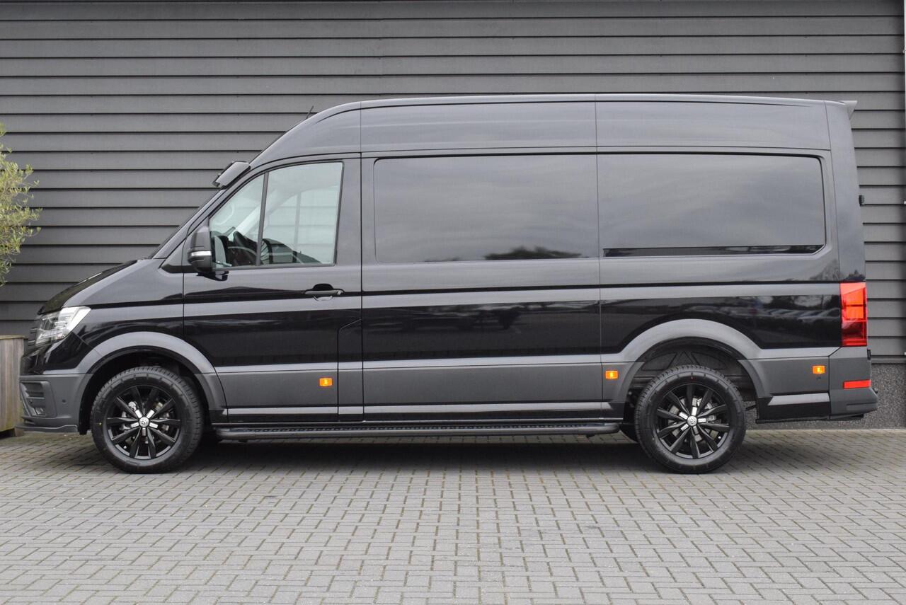 Volkswagen CRAFTER 30 2.0 TDI 140pk DSG L3H3 Exclusive Black Style Facelift BPM vrij! Trekhaak Camera Led Zonneklep Sidesteps Navigatie