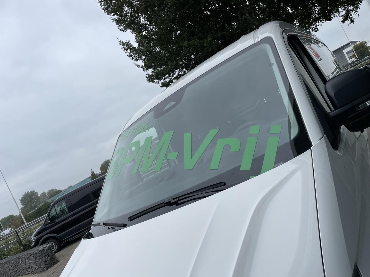Volkswagen CRAFTER 35 2.0 TDI L3H2 | 140 Pk | PDC | App connect | 3 Zit