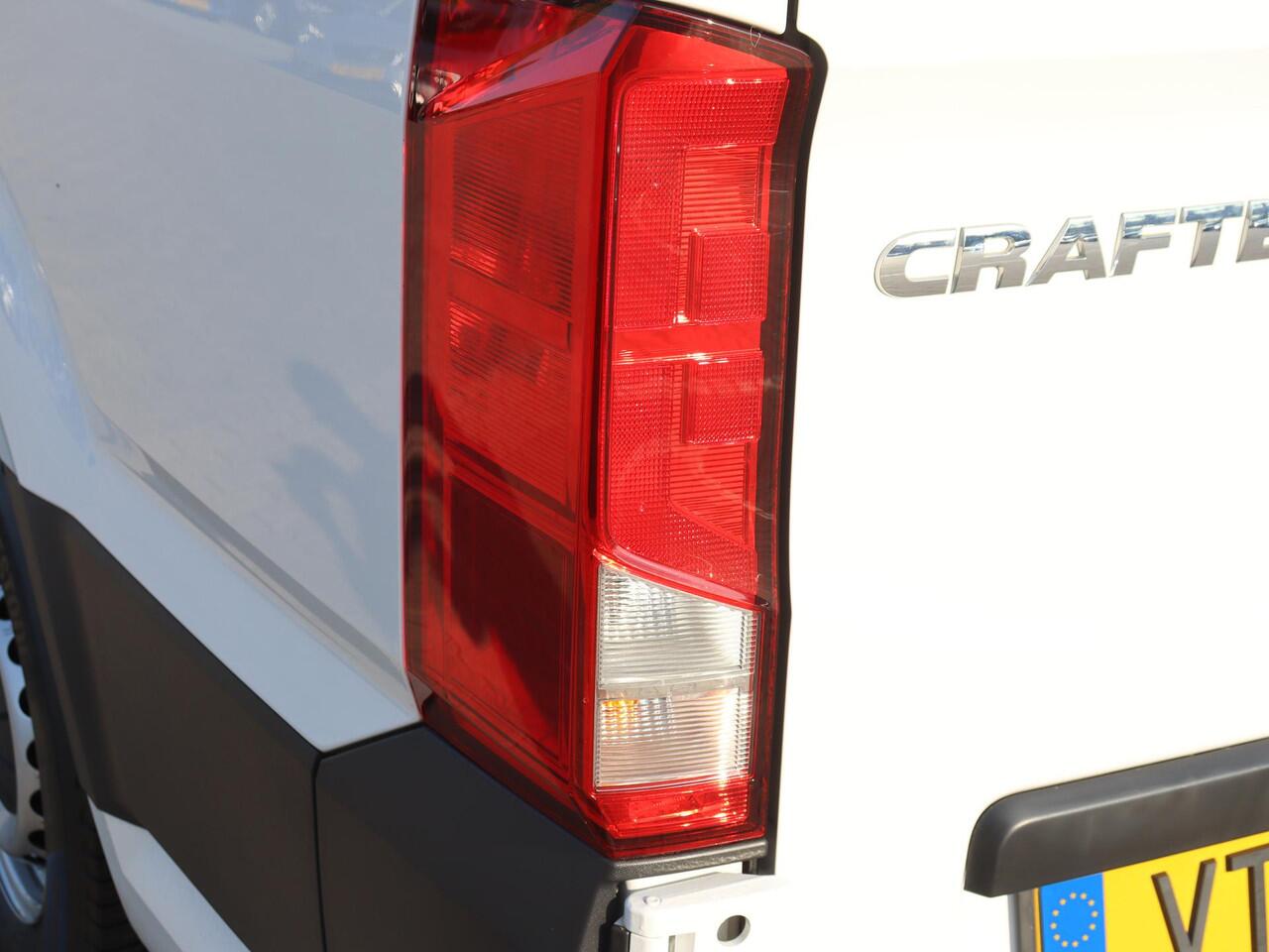 Volkswagen CRAFTER Bedrijfswagens Comfortline 2.0 TDI L3H2 75kW (102pk) 6 vers. hand | Parkeerhulp vóór en achter | Navigatie Discover Media | Cruise control inclusief snelheidsbegrenzer | Vierseizoensbanden |