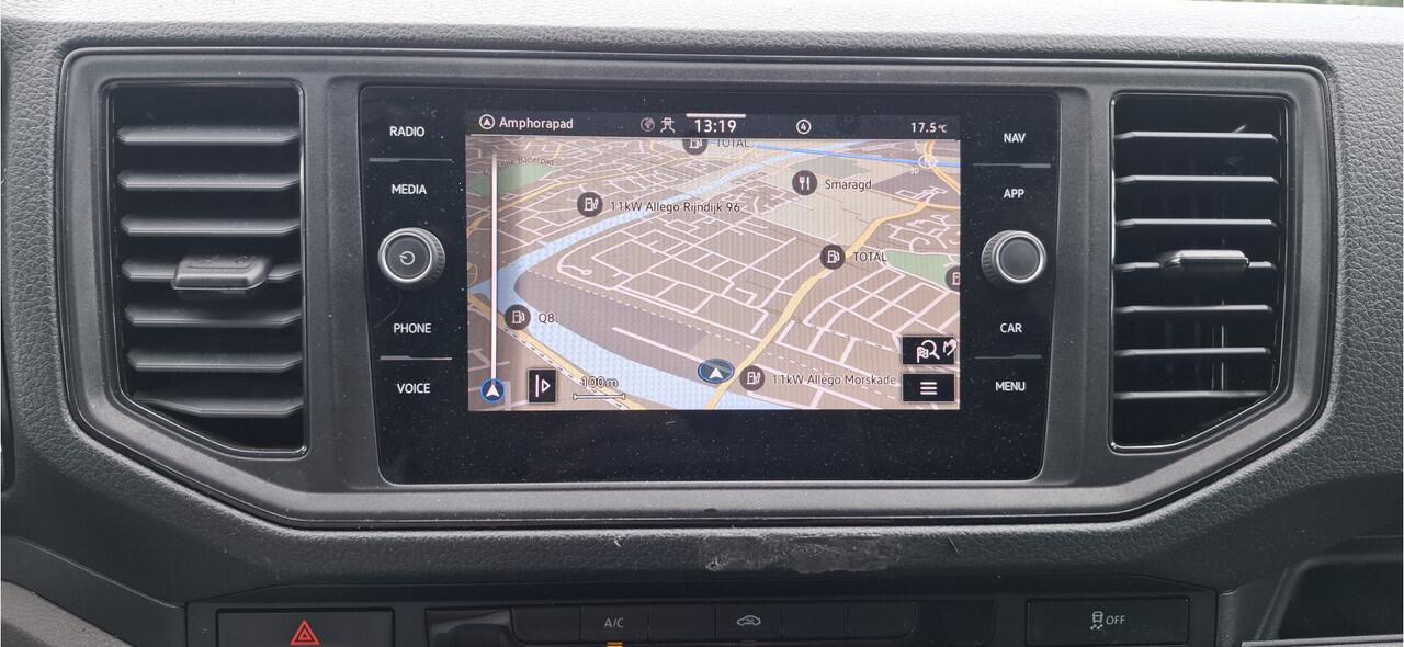 Volkswagen CRAFTER 35 2.0 TDI L3H3 Comfortline 140 pk Automaat / Trekhaak / Navigatie