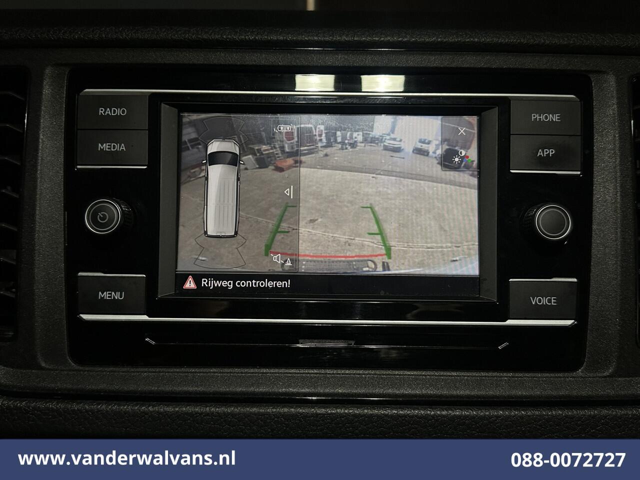 Volkswagen CRAFTER 2.0 TDI 140 pk L3H3 L2H2 Euro6 Airco | Camera | Cruisecontrol | Apple Carplay Android Auto, Chauffeursstoel, Parkeersensoren, Bijrijdersbank, 3000kg Trekvermogen, zilver