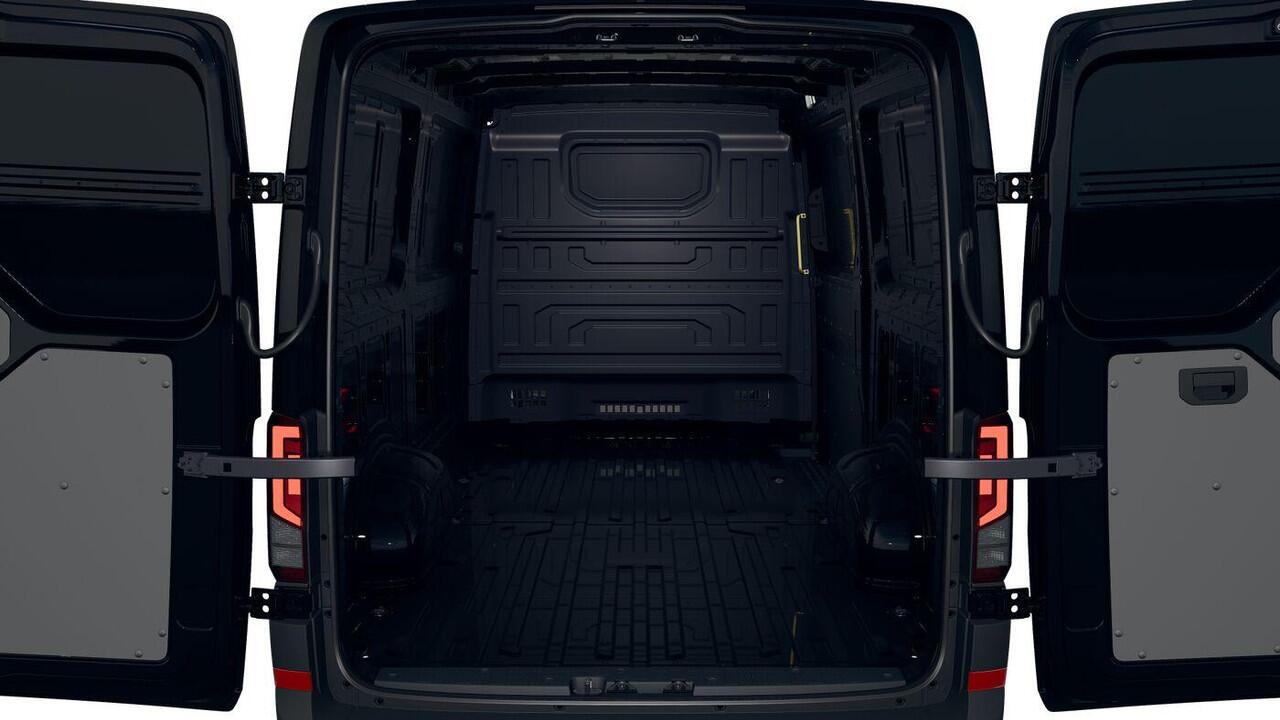 Volkswagen CRAFTER Trendline L3H2 140 pk BPM vrij | metallic | trekhaak | navigatiepakket | 270gr achterdeuren