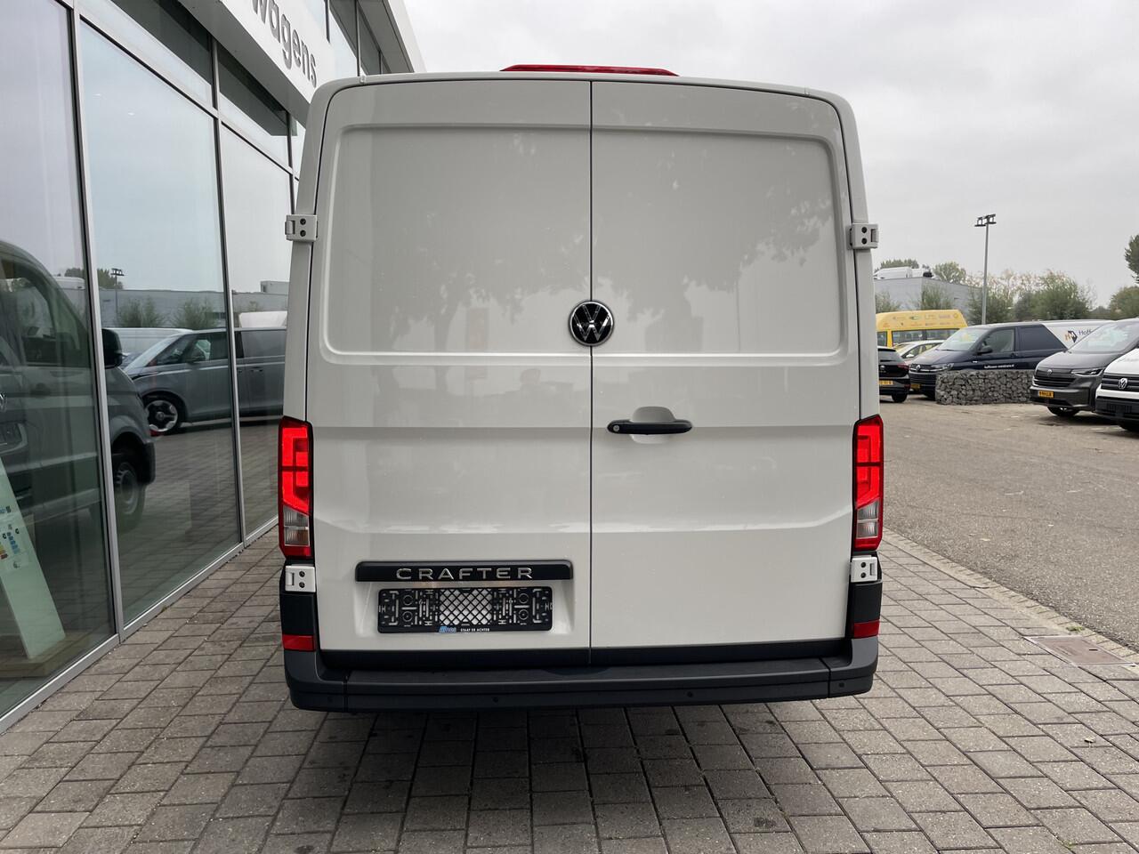 Volkswagen CRAFTER 35 2.0 TDI L3H2 | 140 Pk | PDC | App connect | 3 Zit
