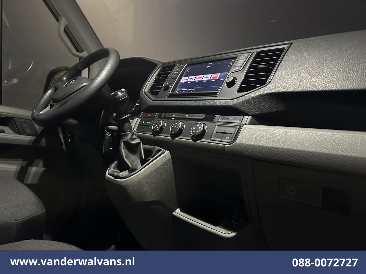 Volkswagen CRAFTER 2.0 TDI L3H2 L2H1 Euro6 Airco | Camera | Apple Carplay | Android Auto | Trekhaak Bijrijdersbank