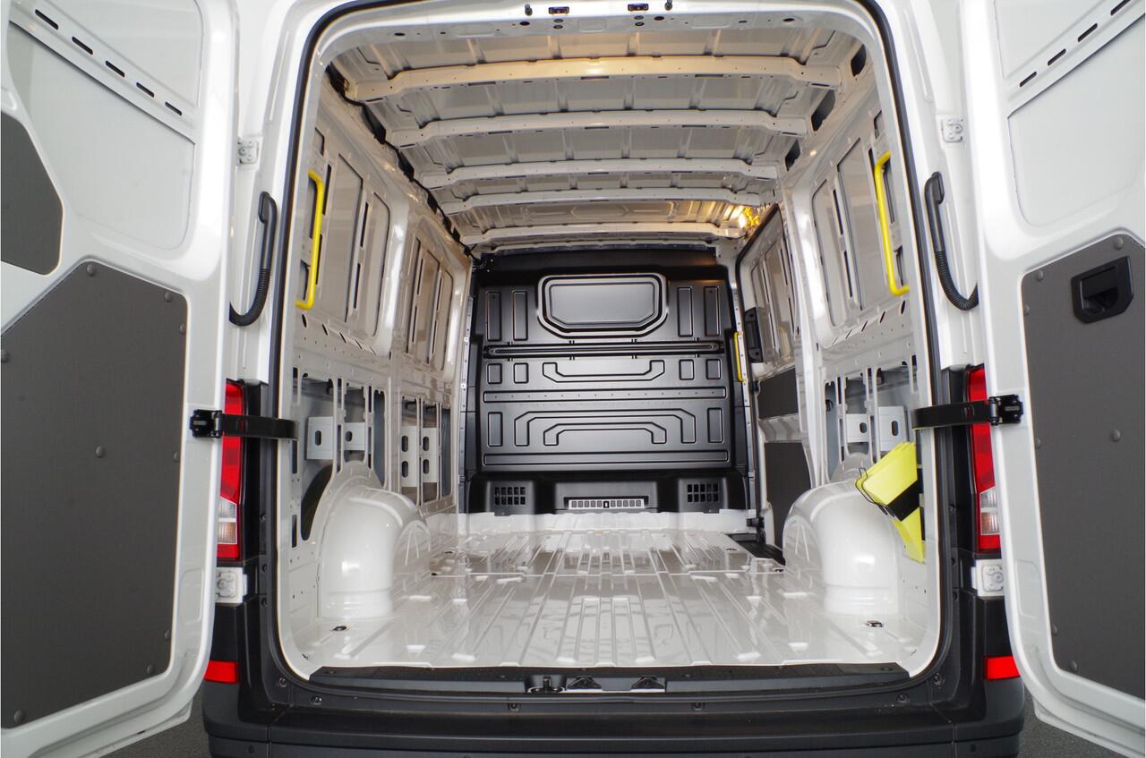 Volkswagen CRAFTER 35t 2.0 TDI L3H2 > BPM vrij!\Camera/cruise control/Apple Carplay/Android Auto/parkeersensor voor en achter Lease ook mogelijk!