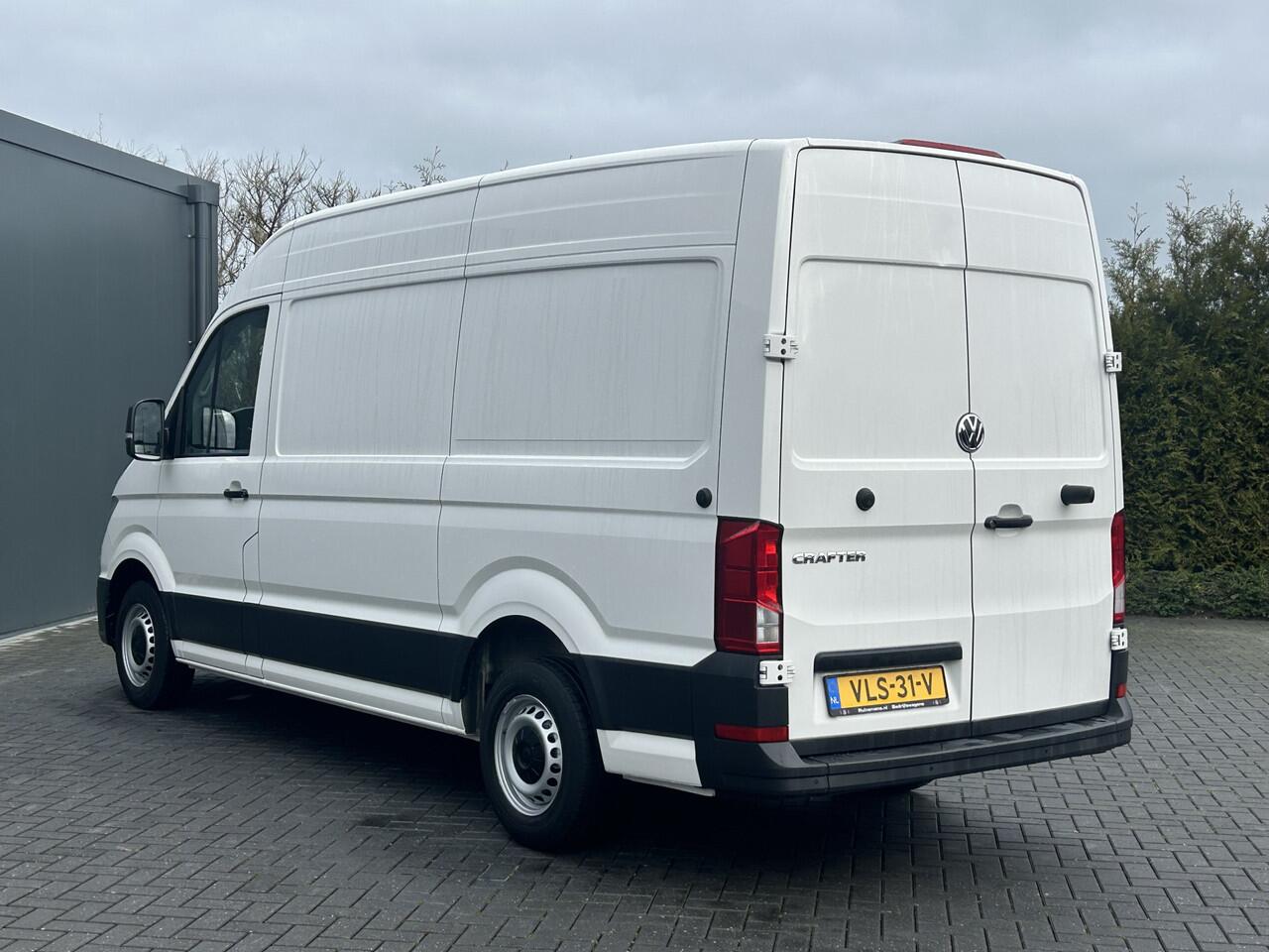 Volkswagen CRAFTER 2.0 TDI 141 PK DSG AUTOMAAT HIGHLINE+ / LED KOPLAMPEN / L3H3 / 3.000 KG AHG / 270 A DEUREN / AIRCO / CRUISE / BLUETOOTH / 3-ZITS
