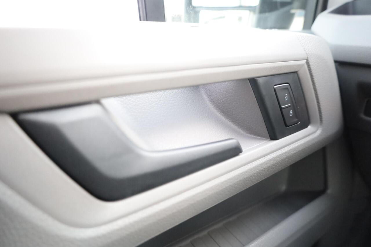 Volkswagen CRAFTER 30 2.0 TDI L3H3 Trendline 140PK / 103kW, BPM vrij, achteruitrijcamera, navigatie- en multimediapakket, achterdeuren met vergrote openingshoek, cruise control, LED-laadruimteverlichting, middelhoog dak (h3), stoelbekleding stof robuust "marathon", parkeers