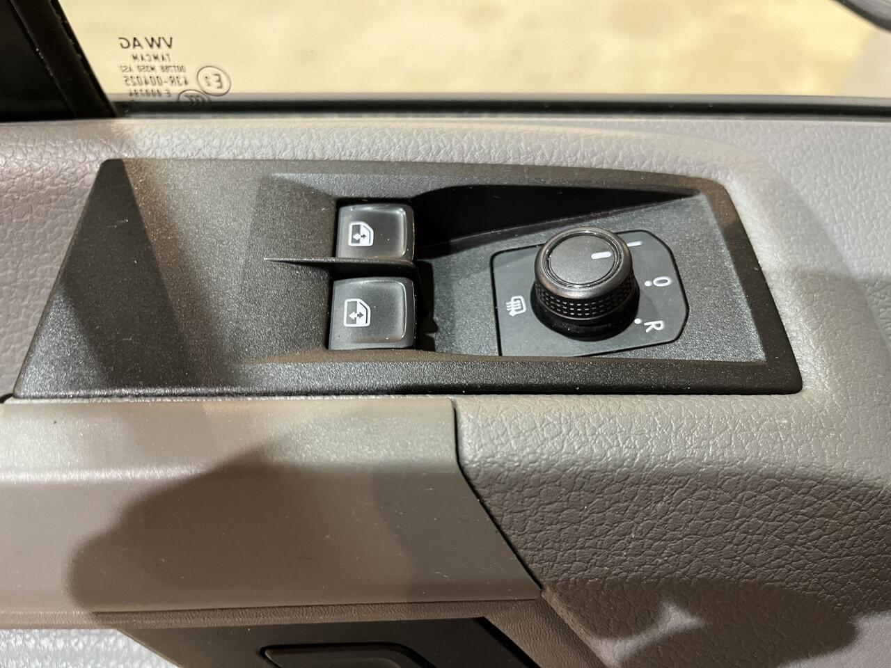 Volkswagen CRAFTER 2.0 TDI L3H3 / Euro 6 / Airco / Cruise Control / 3-Zits / 67.200 KM !!