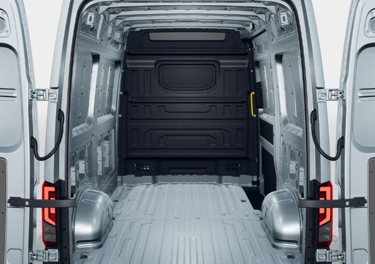 Volkswagen CRAFTER 30 2.0 TDI L3H3 Trendline / Trekhaak / Cruise control / Automatische airco /