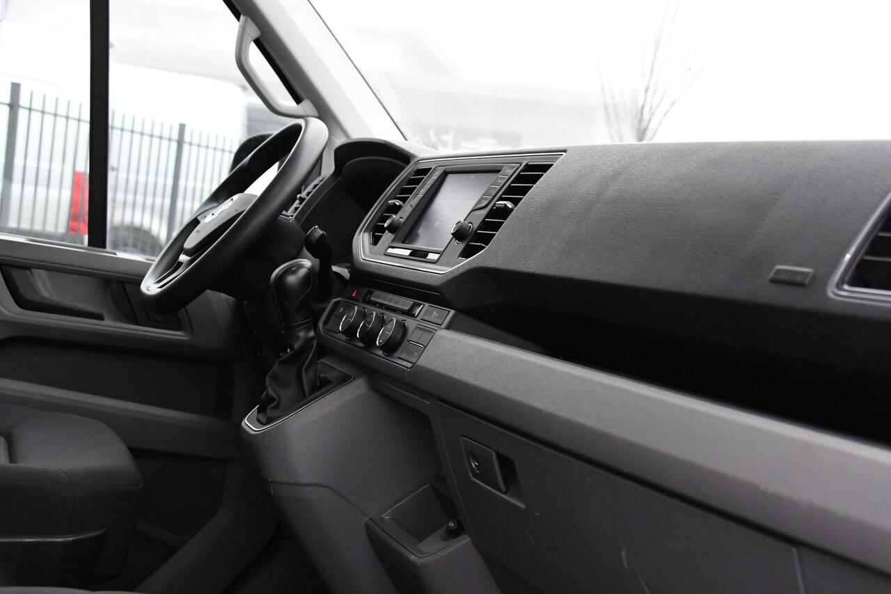 Volkswagen CRAFTER 35 2.0 TDI L4H4 Highline Adaptieve Cruise, Camera, Carplay, LED, Clima, Automaat, Sensoren, 177pk, Trekhaak, Sensoren, Uniek! camper project