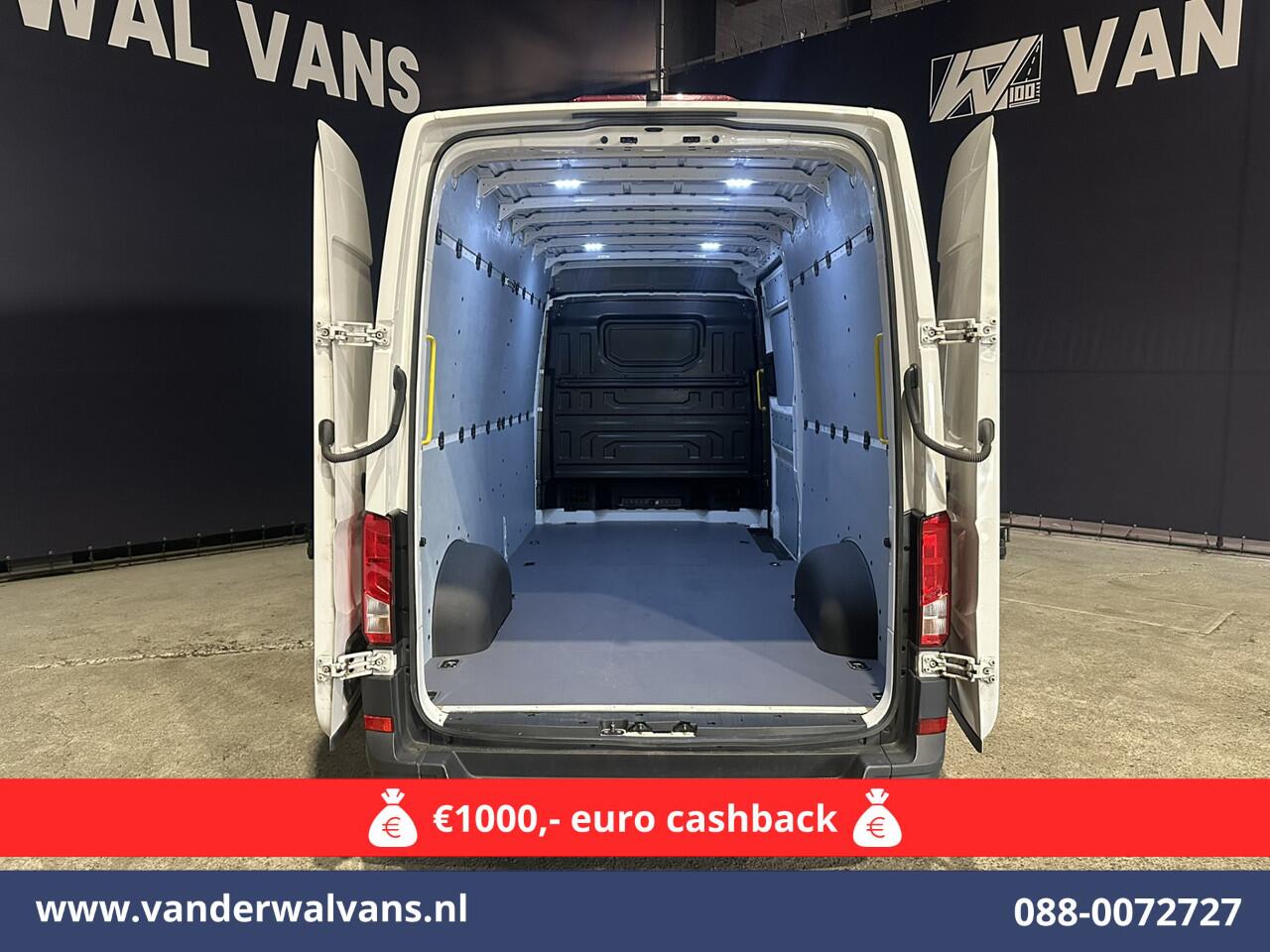 Volkswagen CRAFTER 2.0 TDI 140 pk Automaat L4H3 L3H2 Euro6 Airco | Camera | Apple Carplay Android Auto, Chauffeursstoel, Stoelverwarming, 3000kg Trekhaak