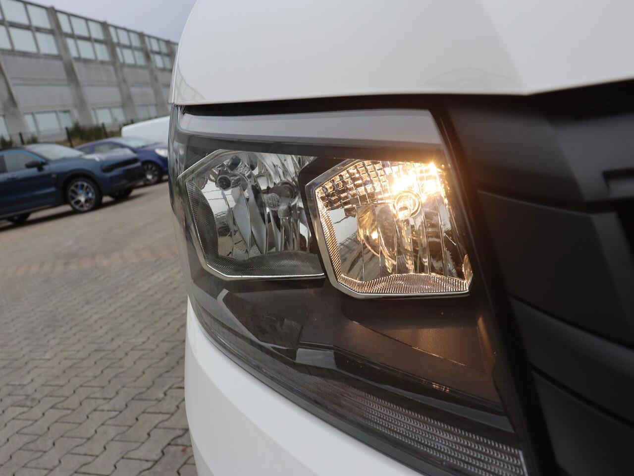 Volkswagen CRAFTER Bedrijfswagens Highline L3H3 2.0 TDI EU6 103 kW 140 pk 3.0T hand | ErgoComfort geveerde bestuurdersstoel | Bijrijdersbank | Trailer assist | Cruise control | Achteruitrijcamera |