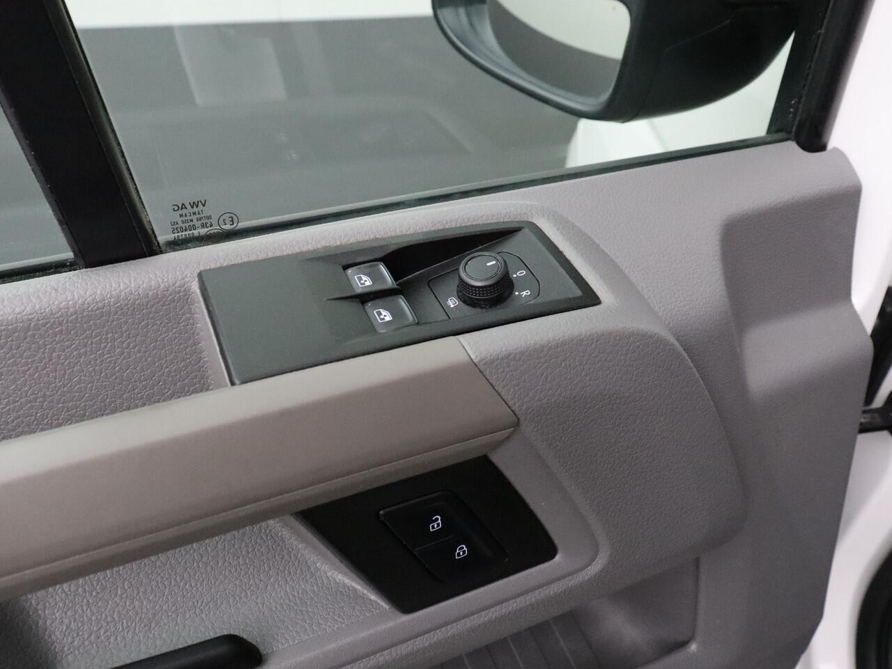 Volkswagen CRAFTER 2.0TDI 140PK L3H3 | Airco | Cruise | Trekhaak | Betimmering